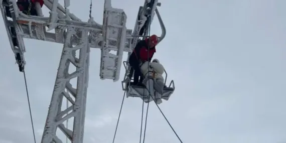 uludagda-telesiyej-arizasi-40-tatilci-mahsur-kaldi