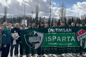 Bursaspor Isparta'da: Üniversiteli Taraftarlardan Moralli Karşılama