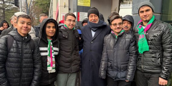 Isparta'da Başkan Başdeğirmen'e Tribünlerden Yoğun İlgi