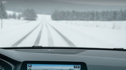 Yalvaç-Akşehir Yolunda Kar Yağışı Başladı: Sürücülere Kritik Uyarı