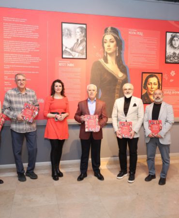 Bursa'da Çınarlı Kentin Kadınları Sergisi Ziyarete Açıldı