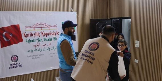 Isparta Belediyesi Suriye'de 500 Kişiye İftar Yemeği Ulaştırdı
