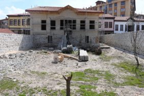 Isparta Damgacı Sokak'ta Sosyal Merkez Beyaz Ev Yükseliyor