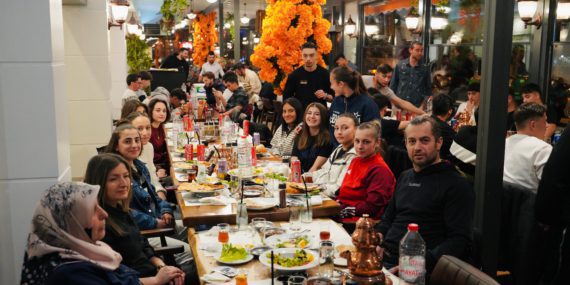 Isparta'nın Sporcu Ordusu 32 Davrazspor İftar Yemeğinde Buluştu
