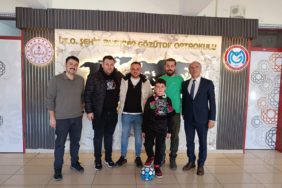 Ispartaspor 32 Gençlik Grubundan Minik Taraftarlara Anlamlı Forma Jesti