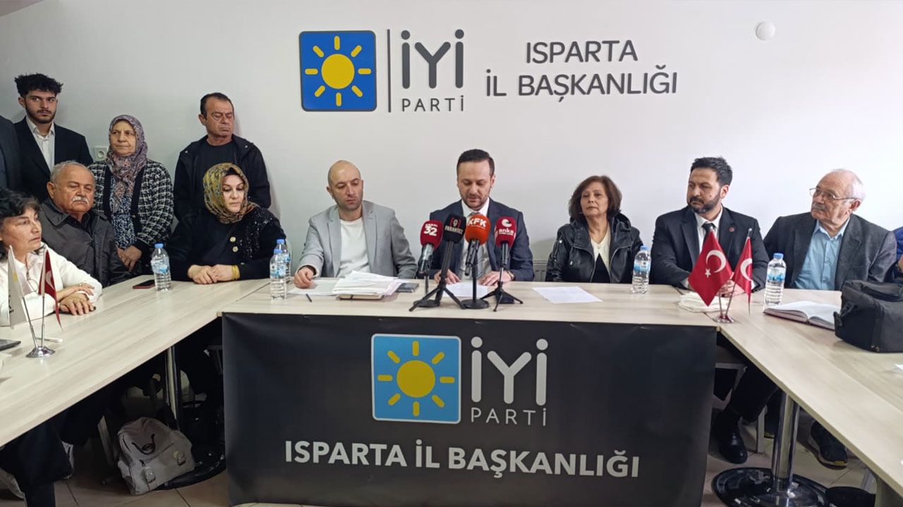 İYİ Parti Isparta'da Tekeli İstifa Etti: Ahbap Çavuş Düzeni Kuruldu