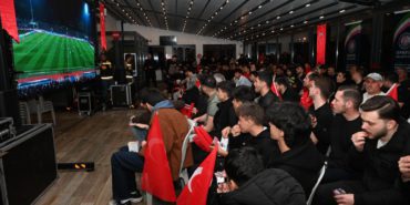 Isparta'da 24 Yıl Sonra Gelen Dünya Kupası Zaferi Dev Ekranda İzlendi