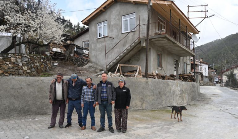 Isparta'da Yangında Kül Olan Ev Belediyenin Desteğiyle Yeniden Yapıldı