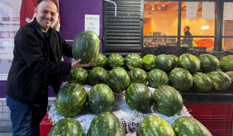 Yazın Habercisi Karpuz Pazar Tezgahlarında Yerini Aldı